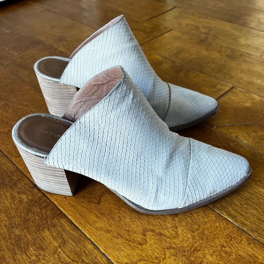 Report White Snakeskin Mules